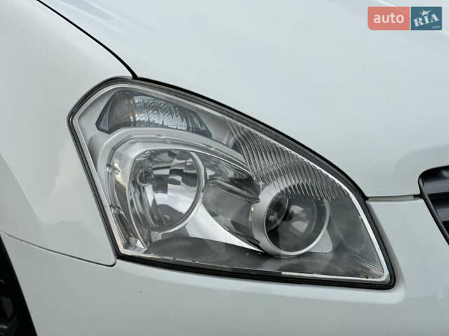 Белый Ниссан Кашкай, объемом двигателя 1.6 л и пробегом 176 тыс. км за 9999 $, фото 22 на Automoto.ua