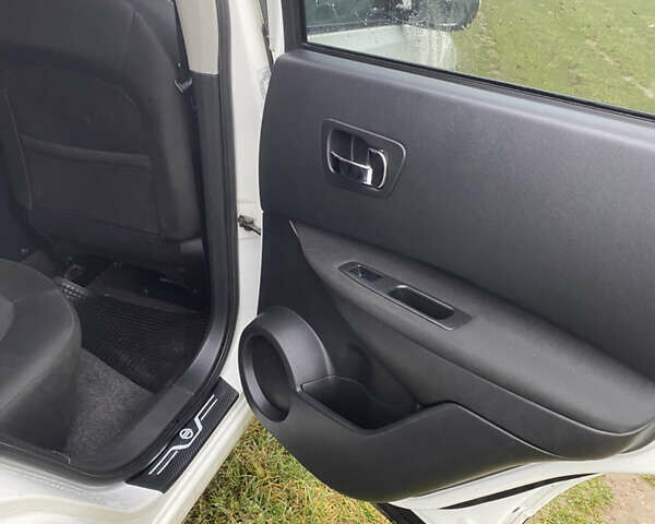 Белый Ниссан Кашкай, объемом двигателя 1.5 л и пробегом 203 тыс. км за 9800 $, фото 12 на Automoto.ua