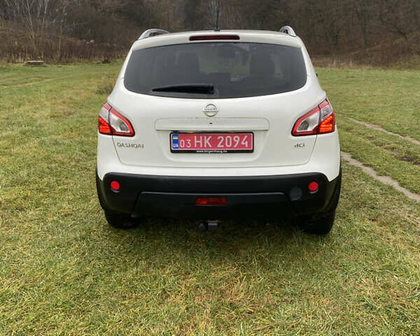 Белый Ниссан Кашкай, объемом двигателя 1.5 л и пробегом 203 тыс. км за 9800 $, фото 4 на Automoto.ua