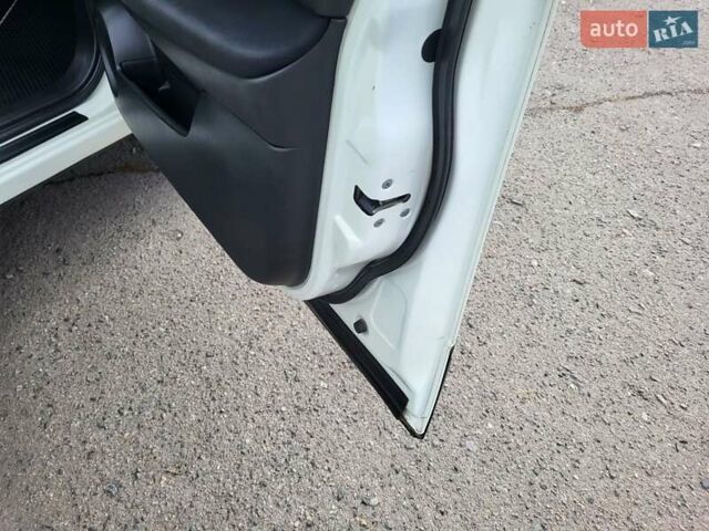Білий Ніссан Кашкай, об'ємом двигуна 1.5 л та пробігом 217 тис. км за 9300 $, фото 114 на Automoto.ua