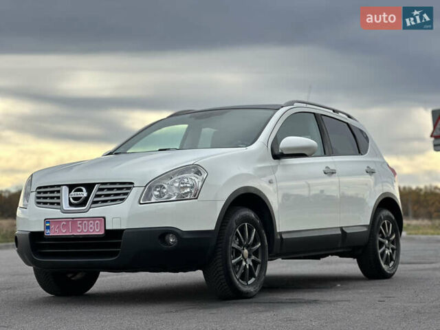 Белый Ниссан Кашкай, объемом двигателя 1.6 л и пробегом 176 тыс. км за 9999 $, фото 27 на Automoto.ua