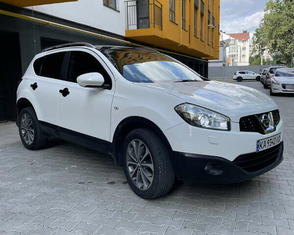 Белый Ниссан Кашкай, объемом двигателя 1.46 л и пробегом 218 тыс. км за 10000 $, фото 7 на Automoto.ua