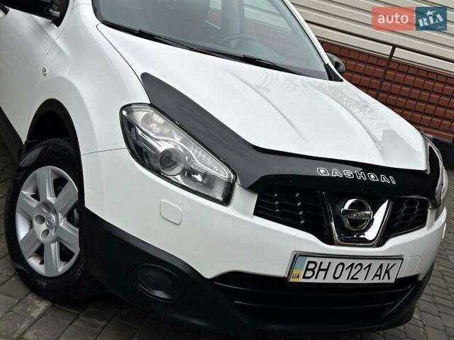 Белый Ниссан Кашкай, объемом двигателя 2 л и пробегом 122 тыс. км за 10700 $, фото 17 на Automoto.ua