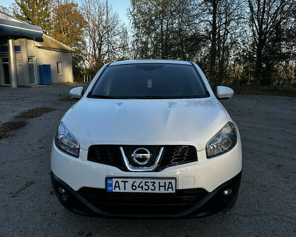 Белый Ниссан Кашкай, объемом двигателя 1.5 л и пробегом 230 тыс. км за 9700 $, фото 2 на Automoto.ua