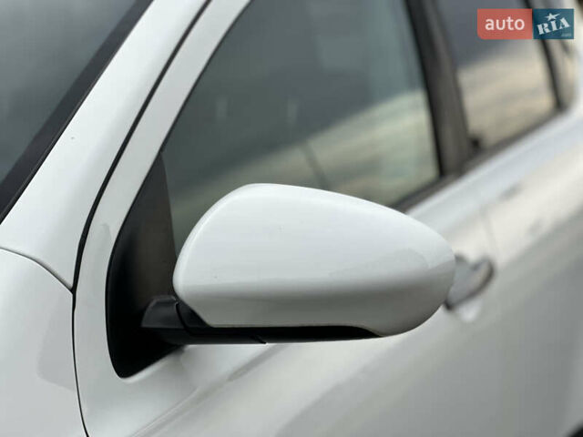 Белый Ниссан Кашкай, объемом двигателя 1.6 л и пробегом 176 тыс. км за 9999 $, фото 7 на Automoto.ua