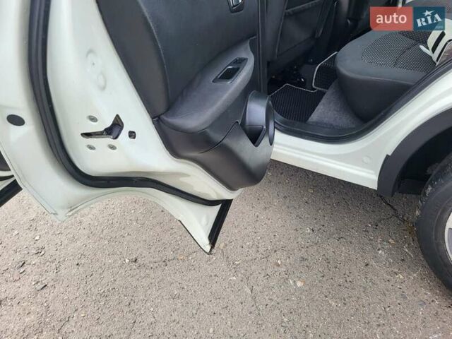 Білий Ніссан Кашкай, об'ємом двигуна 1.5 л та пробігом 217 тис. км за 9300 $, фото 125 на Automoto.ua