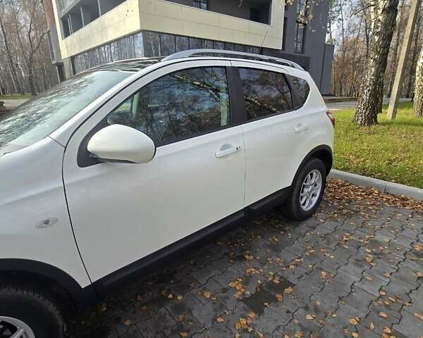 Белый Ниссан Кашкай, объемом двигателя 2 л и пробегом 246 тыс. км за 10200 $, фото 10 на Automoto.ua