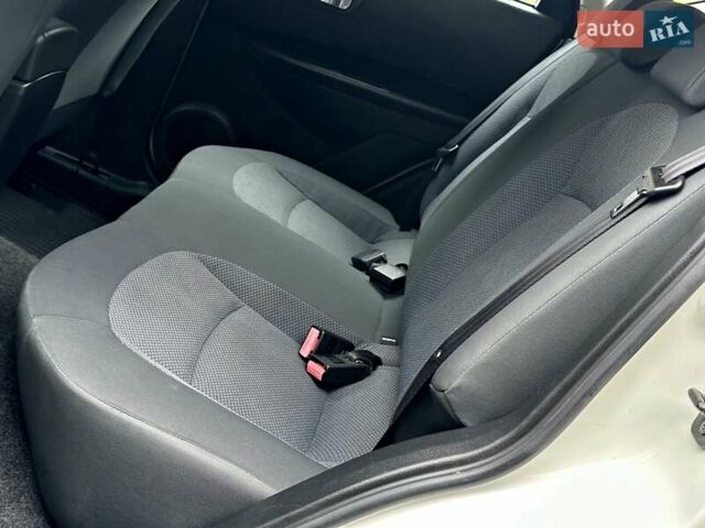 Белый Ниссан Кашкай, объемом двигателя 2 л и пробегом 122 тыс. км за 10700 $, фото 40 на Automoto.ua