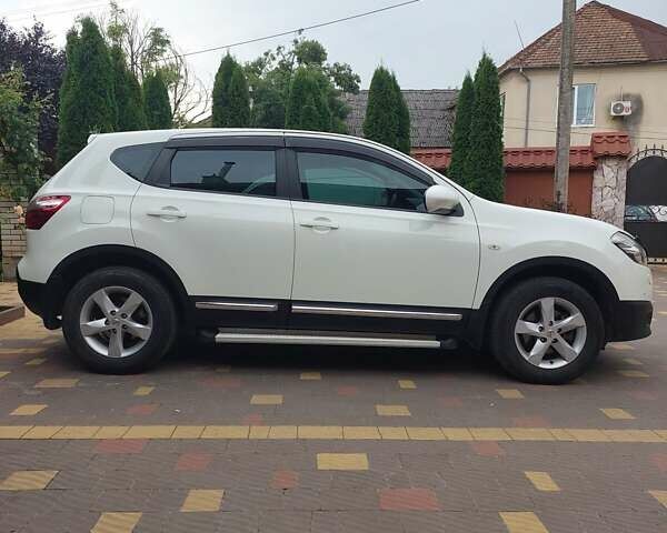 Белый Ниссан Кашкай, объемом двигателя 2 л и пробегом 148 тыс. км за 10500 $, фото 4 на Automoto.ua