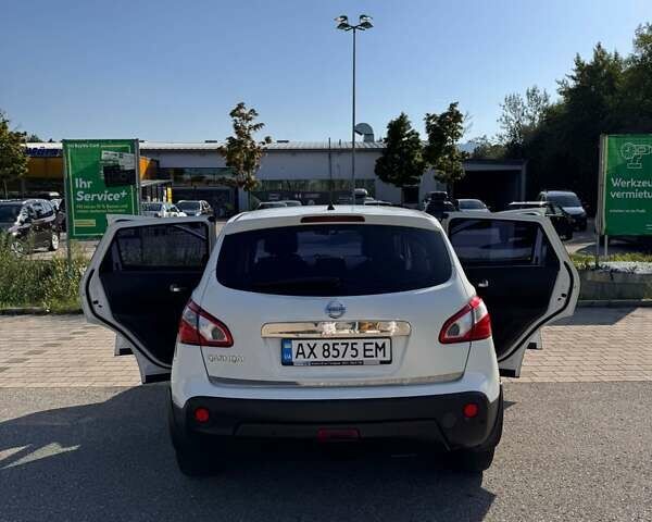 Белый Ниссан Кашкай, объемом двигателя 2 л и пробегом 199 тыс. км за 10600 $, фото 2 на Automoto.ua
