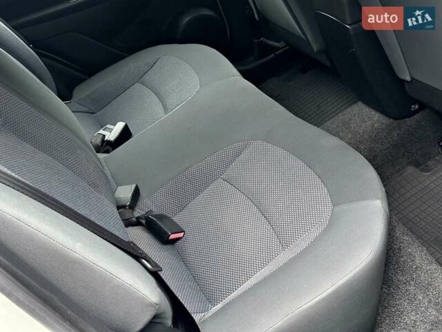 Белый Ниссан Кашкай, объемом двигателя 2 л и пробегом 122 тыс. км за 10700 $, фото 42 на Automoto.ua