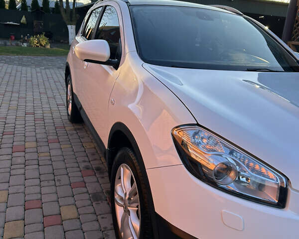 Білий Ніссан Кашкай, об'ємом двигуна 1.5 л та пробігом 186 тис. км за 10500 $, фото 5 на Automoto.ua