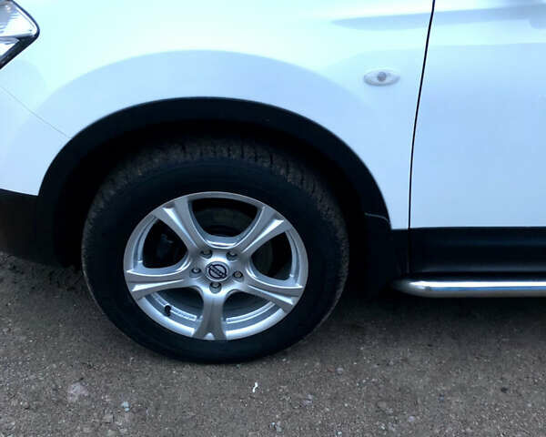 Белый Ниссан Кашкай, объемом двигателя 2 л и пробегом 195 тыс. км за 11655 $, фото 114 на Automoto.ua
