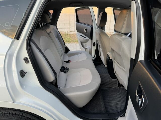 Белый Ниссан Кашкай, объемом двигателя 2 л и пробегом 157 тыс. км за 9999 $, фото 21 на Automoto.ua