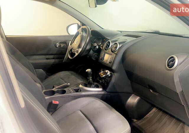 Білий Ніссан Кашкай, об'ємом двигуна 1.5 л та пробігом 203 тис. км за 10000 $, фото 6 на Automoto.ua