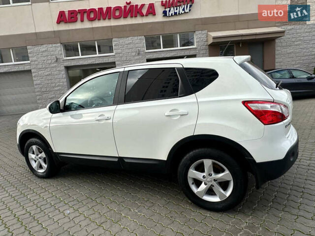 Белый Ниссан Кашкай, объемом двигателя 2 л и пробегом 119 тыс. км за 9700 $, фото 5 на Automoto.ua