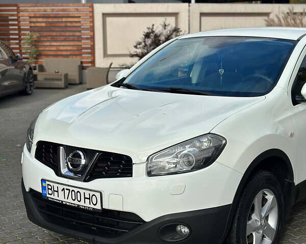 Белый Ниссан Кашкай, объемом двигателя 2 л и пробегом 119 тыс. км за 9700 $, фото 2 на Automoto.ua