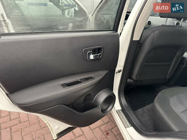 Белый Ниссан Кашкай, объемом двигателя 1.5 л и пробегом 205 тыс. км за 10500 $, фото 6 на Automoto.ua