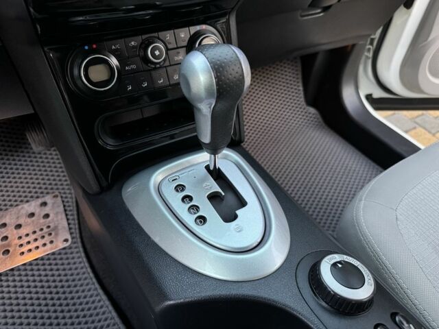 Белый Ниссан Кашкай, объемом двигателя 2 л и пробегом 157 тыс. км за 9999 $, фото 8 на Automoto.ua