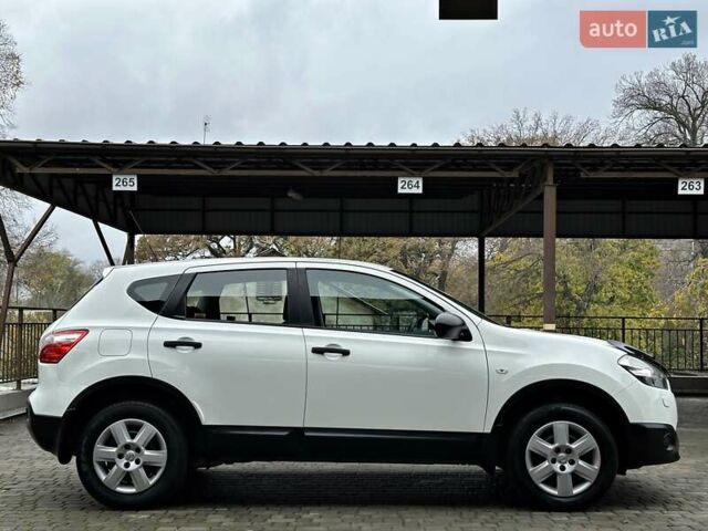 Белый Ниссан Кашкай, объемом двигателя 2 л и пробегом 122 тыс. км за 10700 $, фото 15 на Automoto.ua