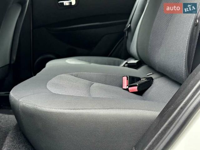 Белый Ниссан Кашкай, объемом двигателя 2 л и пробегом 122 тыс. км за 10700 $, фото 41 на Automoto.ua