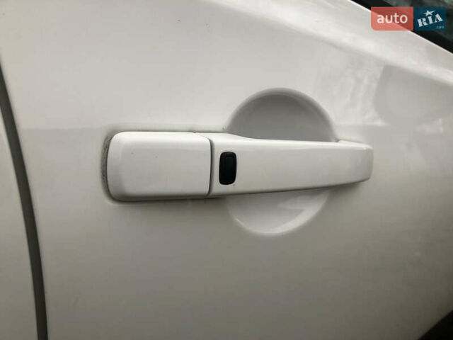 Белый Ниссан Кашкай, объемом двигателя 2 л и пробегом 195 тыс. км за 11655 $, фото 11 на Automoto.ua