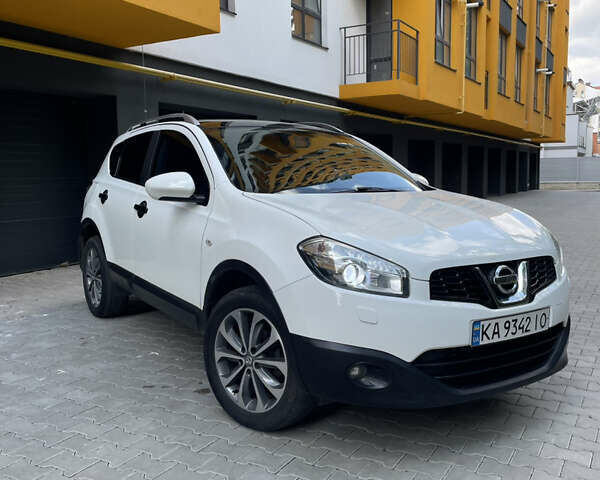 Белый Ниссан Кашкай, объемом двигателя 1.46 л и пробегом 218 тыс. км за 10000 $, фото 6 на Automoto.ua