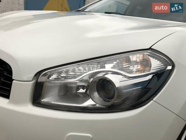 Белый Ниссан Кашкай, объемом двигателя 2 л и пробегом 195 тыс. км за 11655 $, фото 9 на Automoto.ua