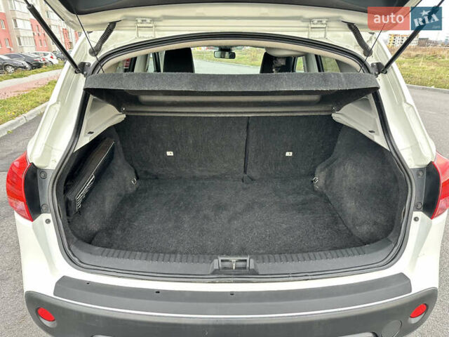 Белый Ниссан Кашкай, объемом двигателя 1.6 л и пробегом 176 тыс. км за 9999 $, фото 33 на Automoto.ua