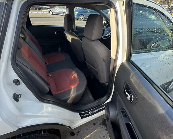 Белый Ниссан Кашкай, объемом двигателя 2 л и пробегом 101 тыс. км за 11500 $, фото 4 на Automoto.ua