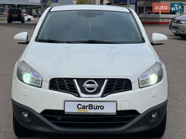 Белый Ниссан Кашкай, объемом двигателя 2 л и пробегом 227 тыс. км за 8900 $, фото 3 на Automoto.ua