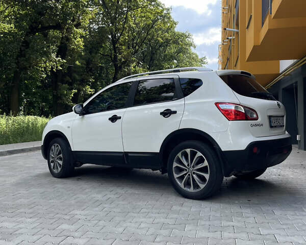 Белый Ниссан Кашкай, объемом двигателя 1.46 л и пробегом 218 тыс. км за 10000 $, фото 2 на Automoto.ua