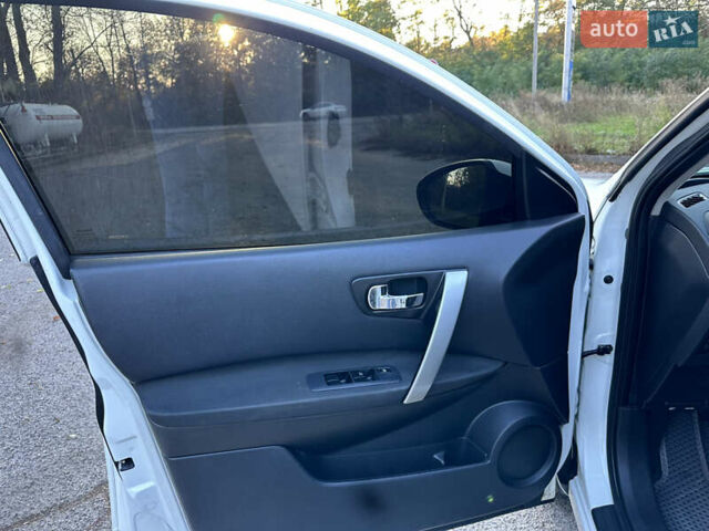Белый Ниссан Кашкай, объемом двигателя 1.5 л и пробегом 230 тыс. км за 9700 $, фото 27 на Automoto.ua