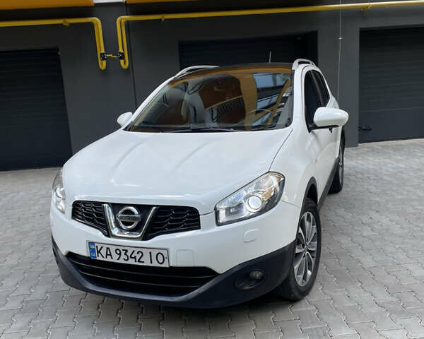 Белый Ниссан Кашкай, объемом двигателя 1.46 л и пробегом 218 тыс. км за 10000 $, фото 4 на Automoto.ua