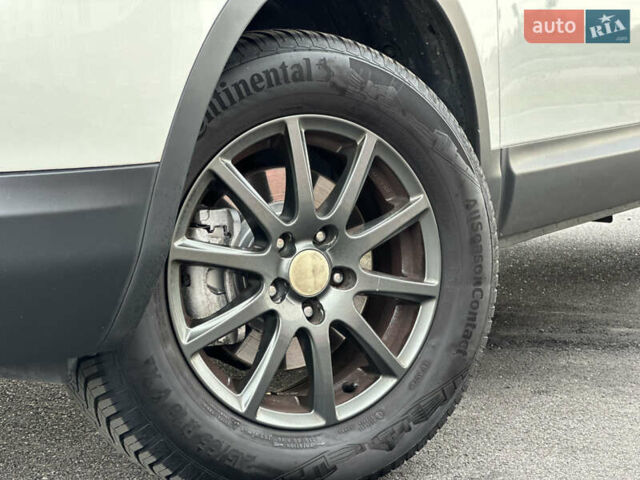 Белый Ниссан Кашкай, объемом двигателя 1.6 л и пробегом 176 тыс. км за 9999 $, фото 5 на Automoto.ua