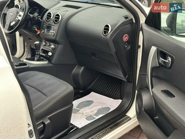 Белый Ниссан Кашкай, объемом двигателя 1.5 л и пробегом 205 тыс. км за 10500 $, фото 13 на Automoto.ua