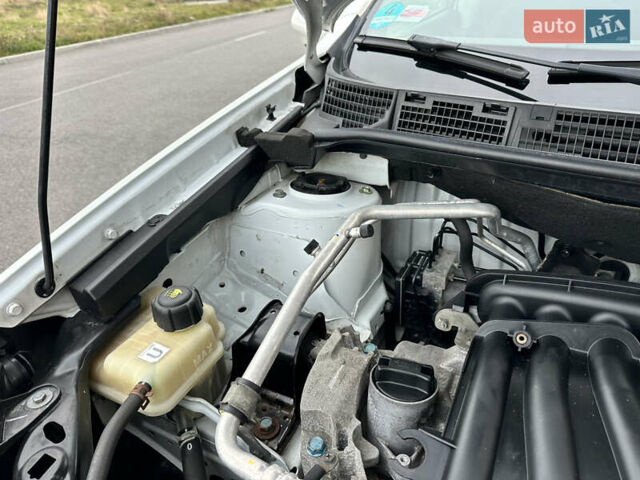 Белый Ниссан Кашкай, объемом двигателя 1.6 л и пробегом 176 тыс. км за 9999 $, фото 73 на Automoto.ua