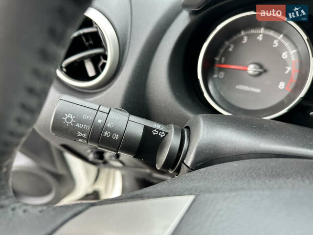 Белый Ниссан Кашкай, объемом двигателя 1.6 л и пробегом 176 тыс. км за 9999 $, фото 52 на Automoto.ua