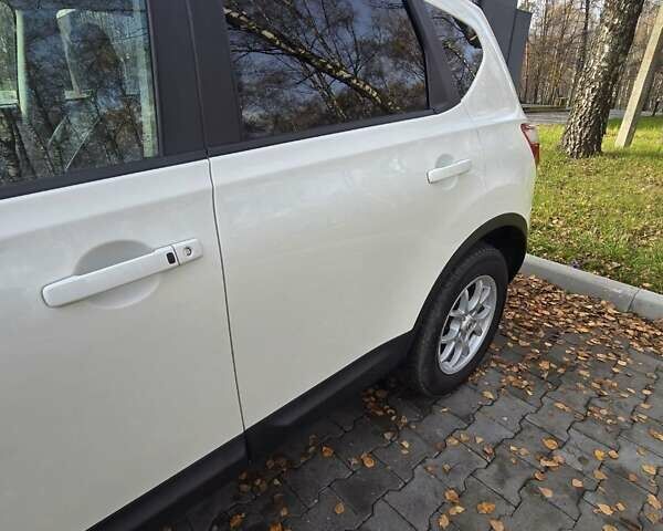 Белый Ниссан Кашкай, объемом двигателя 2 л и пробегом 246 тыс. км за 10200 $, фото 12 на Automoto.ua