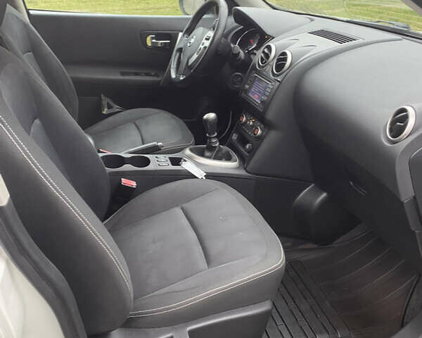 Белый Ниссан Кашкай, объемом двигателя 1.5 л и пробегом 203 тыс. км за 9800 $, фото 15 на Automoto.ua