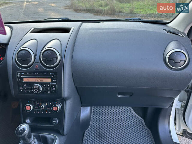 Белый Ниссан Кашкай, объемом двигателя 1.46 л и пробегом 231 тыс. км за 9550 $, фото 41 на Automoto.ua