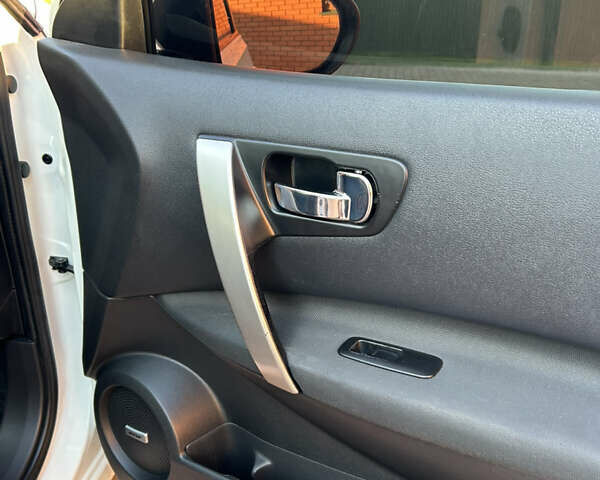 Білий Ніссан Кашкай, об'ємом двигуна 1.5 л та пробігом 186 тис. км за 10500 $, фото 21 на Automoto.ua