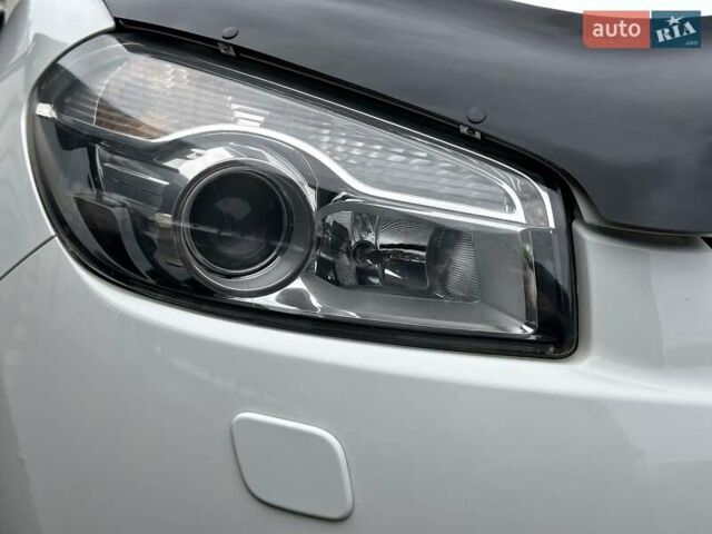 Белый Ниссан Кашкай, объемом двигателя 2 л и пробегом 122 тыс. км за 10700 $, фото 8 на Automoto.ua
