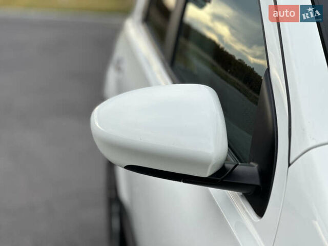 Белый Ниссан Кашкай, объемом двигателя 1.6 л и пробегом 176 тыс. км за 9999 $, фото 11 на Automoto.ua