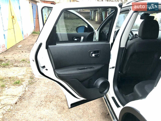 Белый Ниссан Кашкай, объемом двигателя 2 л и пробегом 195 тыс. км за 11655 $, фото 31 на Automoto.ua