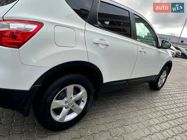 Белый Ниссан Кашкай, объемом двигателя 2 л и пробегом 119 тыс. км за 9700 $, фото 7 на Automoto.ua