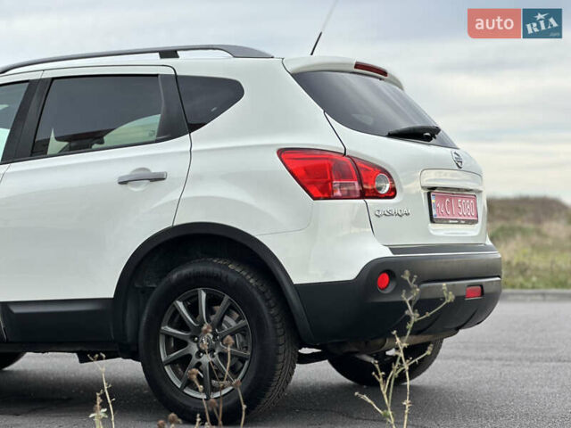 Белый Ниссан Кашкай, объемом двигателя 1.6 л и пробегом 176 тыс. км за 9999 $, фото 19 на Automoto.ua