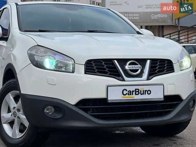 Белый Ниссан Кашкай, объемом двигателя 2 л и пробегом 227 тыс. км за 8900 $, фото 2 на Automoto.ua