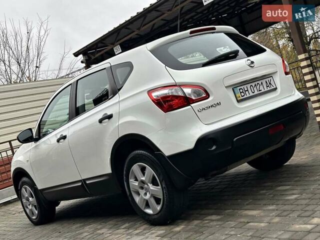 Белый Ниссан Кашкай, объемом двигателя 2 л и пробегом 122 тыс. км за 10700 $, фото 24 на Automoto.ua