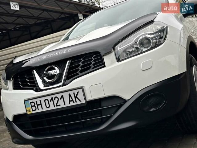 Белый Ниссан Кашкай, объемом двигателя 2 л и пробегом 122 тыс. км за 10700 $, фото 6 на Automoto.ua